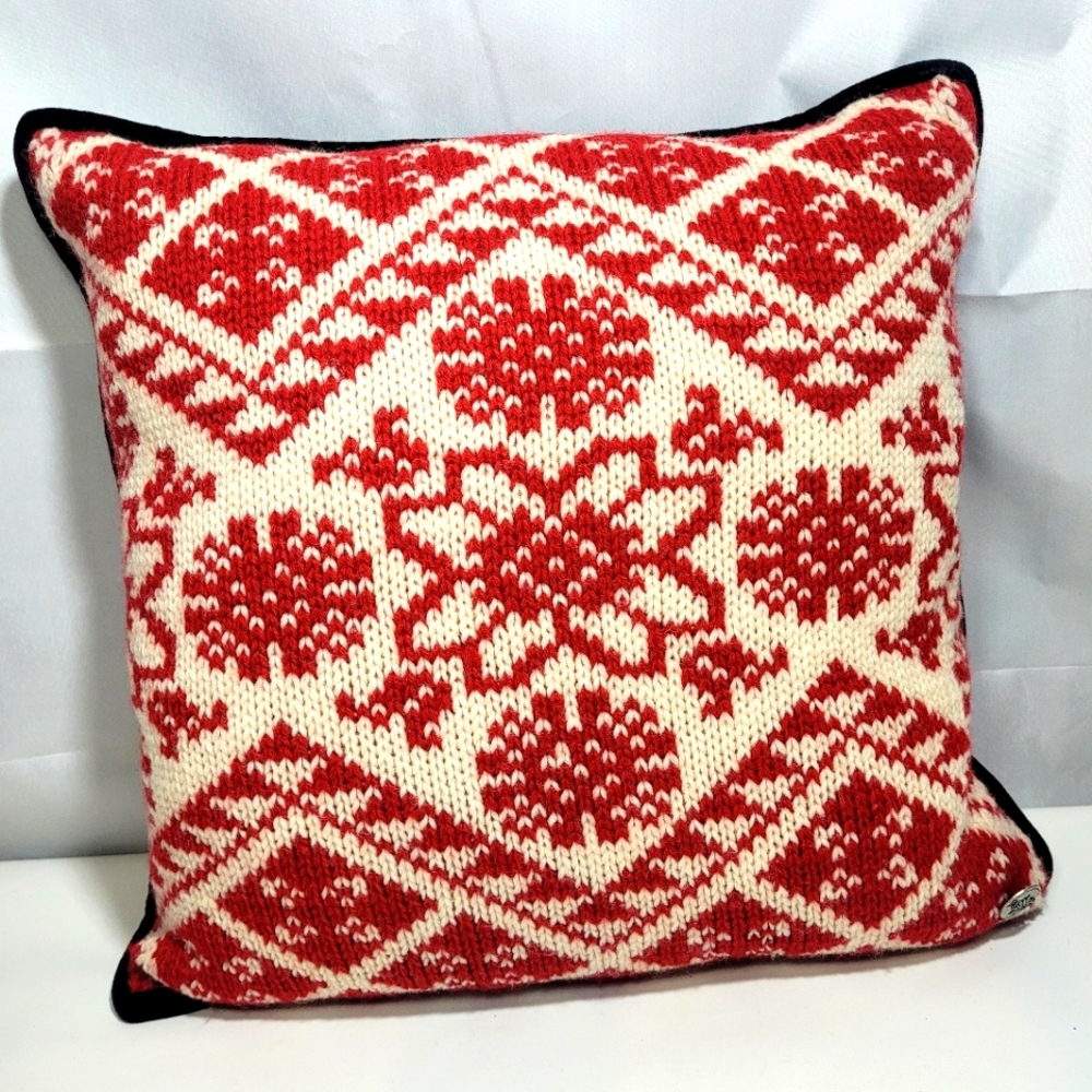 Chandler 4 Corners pillow Size: 18"x18" Red/White/Blue